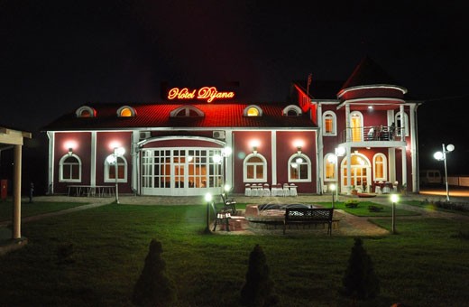 By night, Hotel Dijana - Pirot