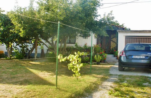 Parking and garage, Apartment Milićević - Aranđelovac