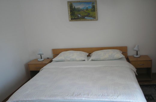Krevet u apartmanu, Apartmani i sobe Miletić - Sokobanja
